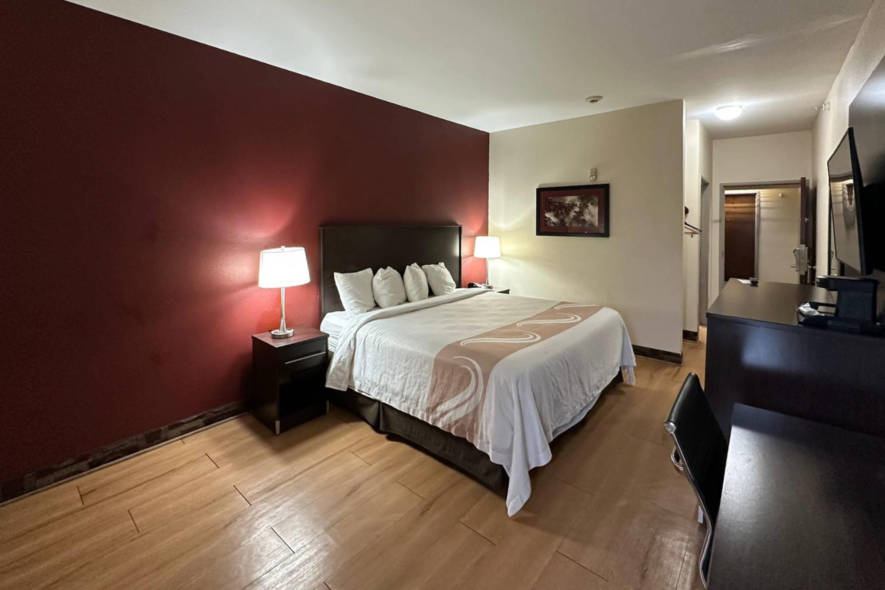 Standard Room, 1 King Bed, Non Smoking | Egyptian cotton sheets, premium bedding, desk, laptop workspace