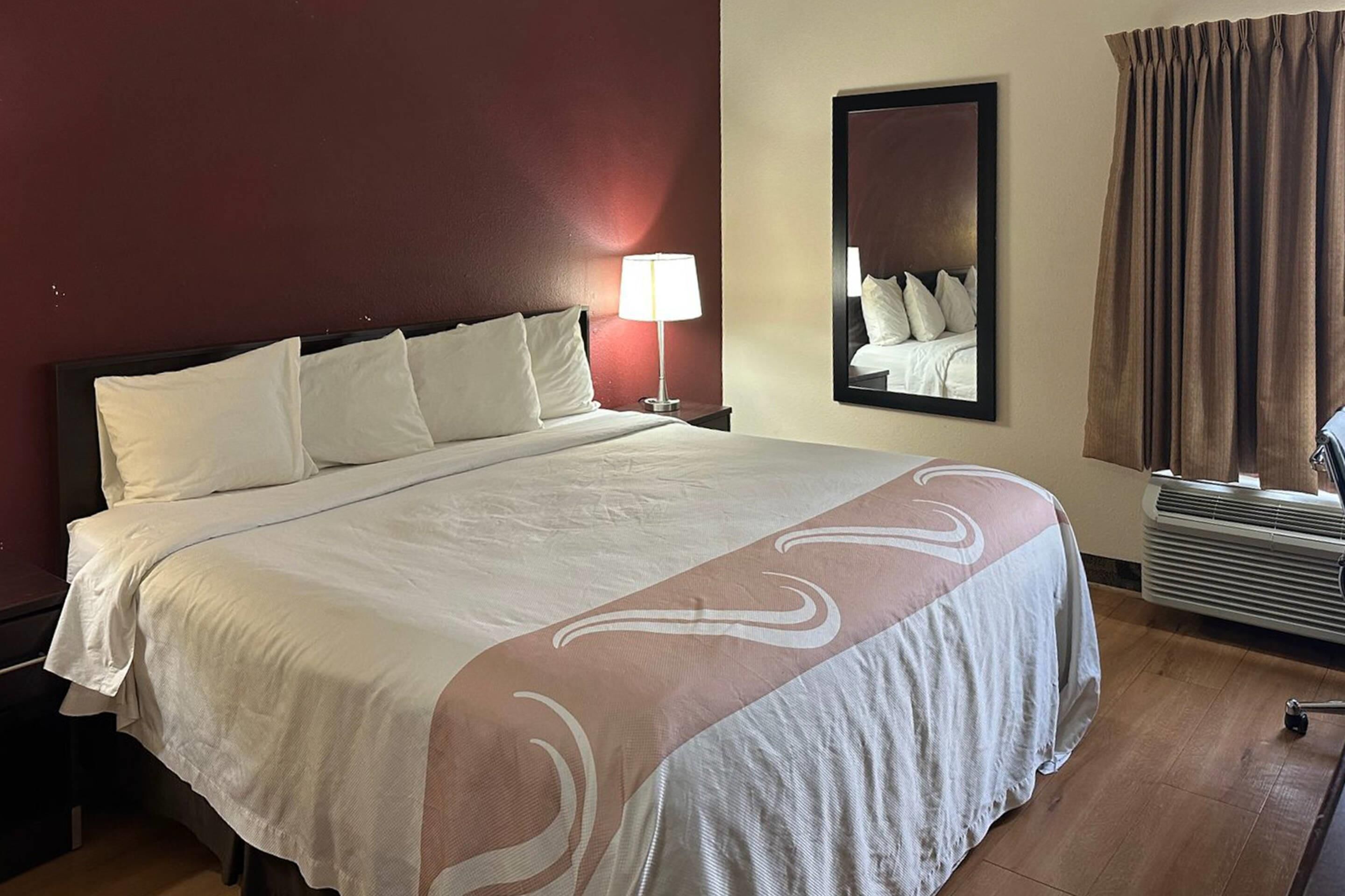 Room, 1 King Bed, Accessible, Non Smoking | Egyptian cotton sheets, premium bedding, desk, laptop workspace