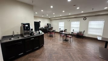 Free daily continental breakfast