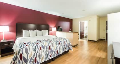 Econo Lodge Inn & Suites