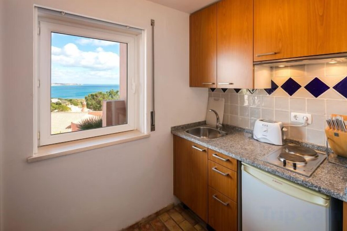 Private kitchen | Coffee/tea maker, fridge, microwave, electric kettle