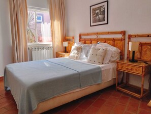 Maison en rangée, 1 chambre, vue sur la mer | 2 chambres, coffre-fort, ameublement unique, fer et planche à repasser