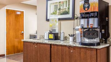 Tägliches inbegriffenes kontinentales Frühstück