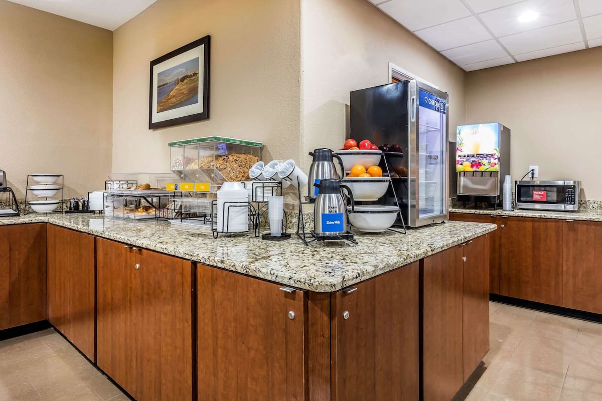free daily continental breakfast