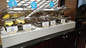 Café da manhã com buffet grátis todos os dias