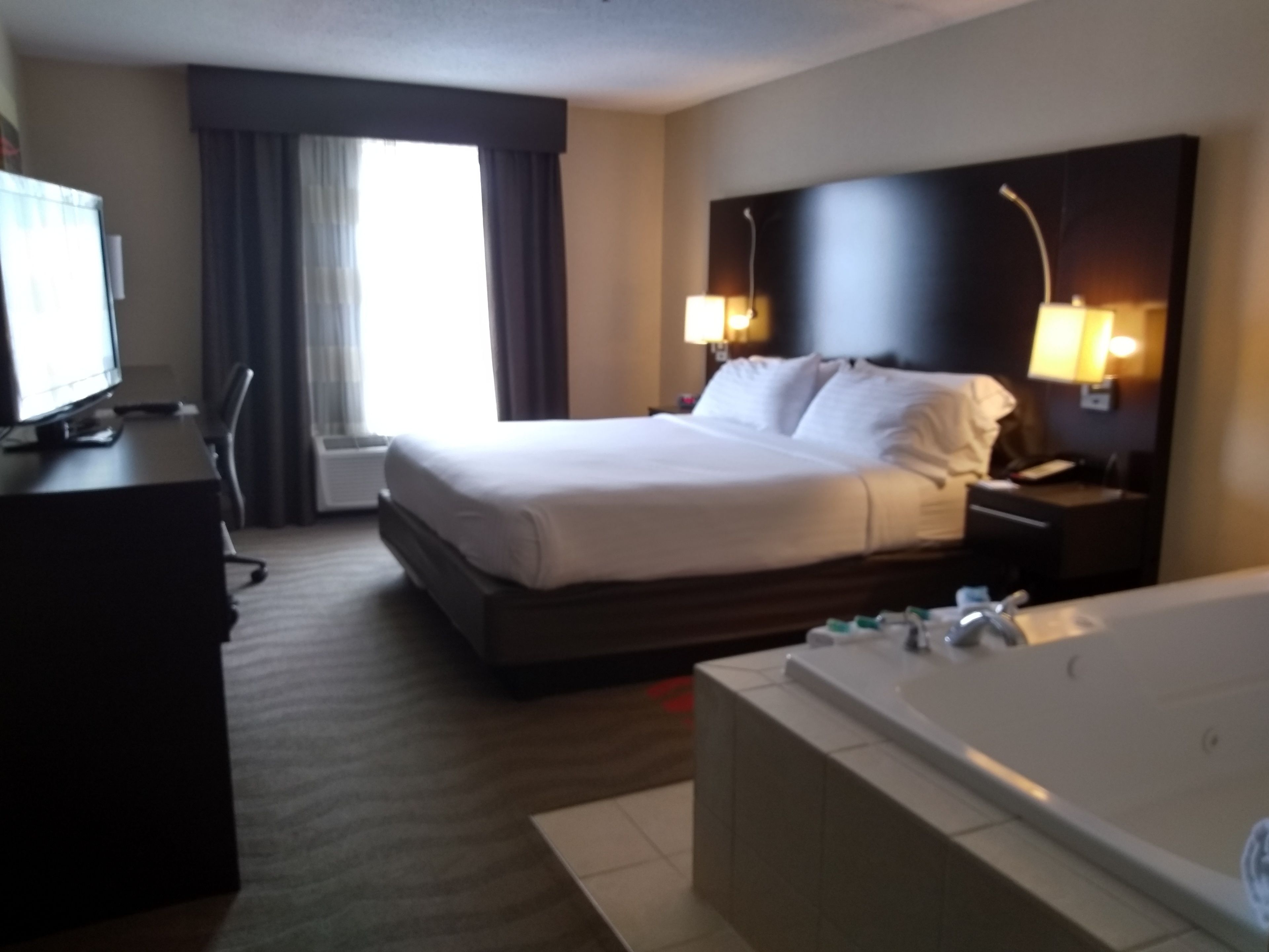 Standard Room, 1 King Bed, Jetted Tub | Desk, blackout drapes, iron/ironing board, free cribs/infant beds