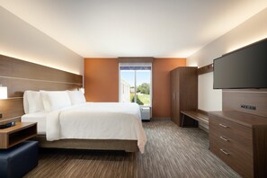 In-room safe, desk, blackout curtains, iron/ironing board - Holiday Inn Express Hotel & Suites Auburn - University Area by IHG (Auburn)