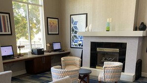 Lobby-lounge