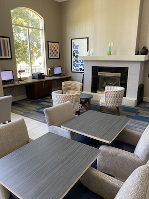Lobby-lounge