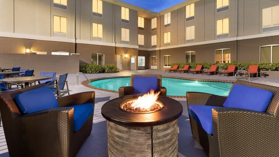 Holiday Inn Express Hotel & Suites Auburn - University Area by IHG