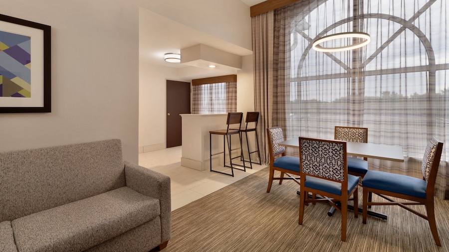 Holiday Inn Express Hotel & Suites Auburn - University Area by IHG