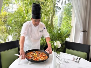 2 Restaurants; Mittagessen und Abendessen werden serviert