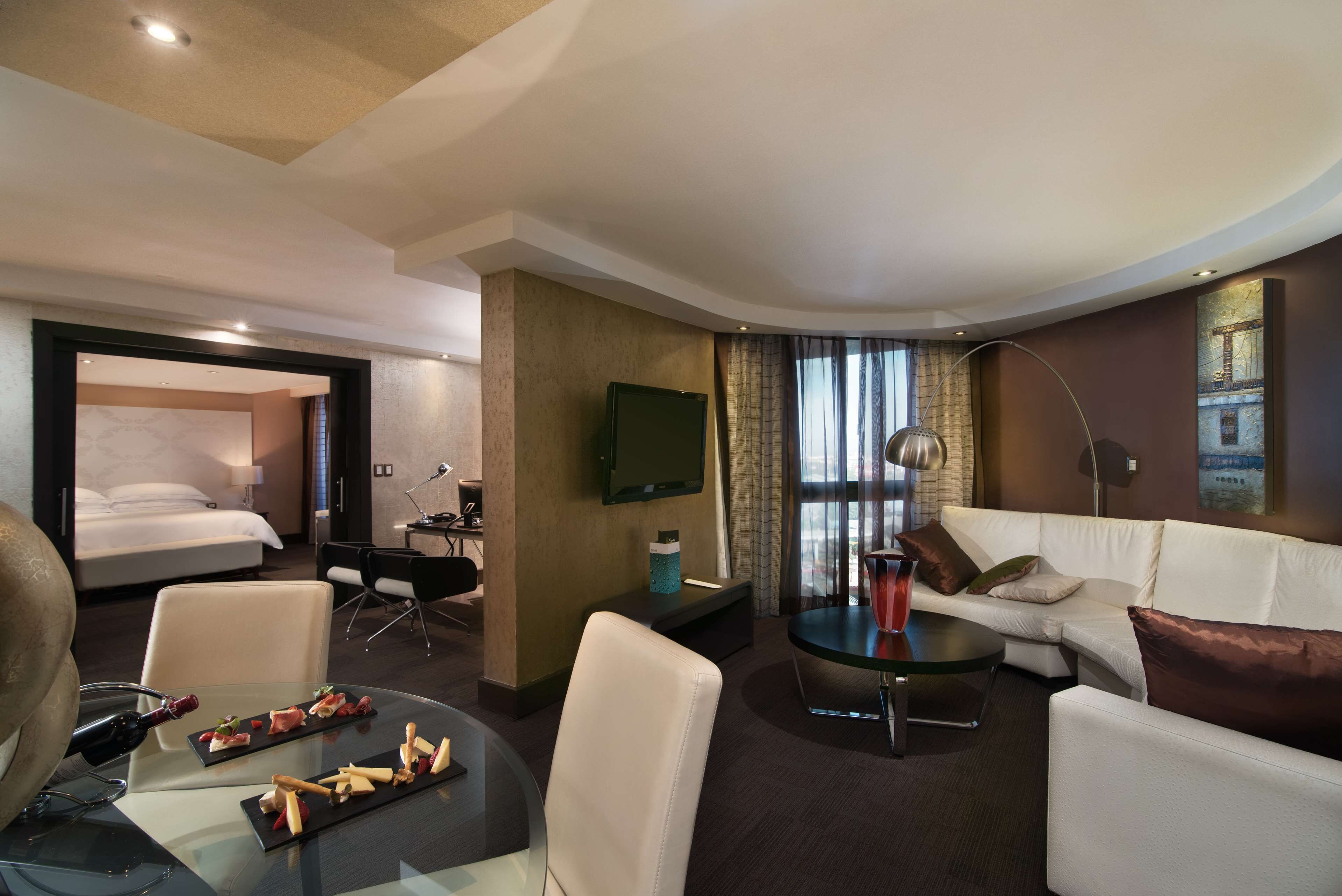 1 bedroom, minibar, in-room safe, desk