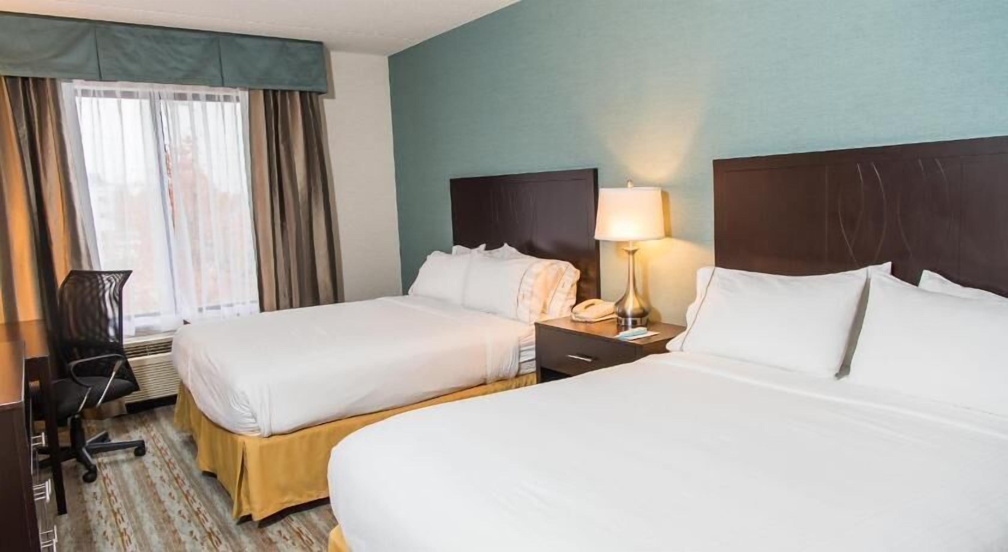 Down duvets, in-room safe, desk, iron/ironing board