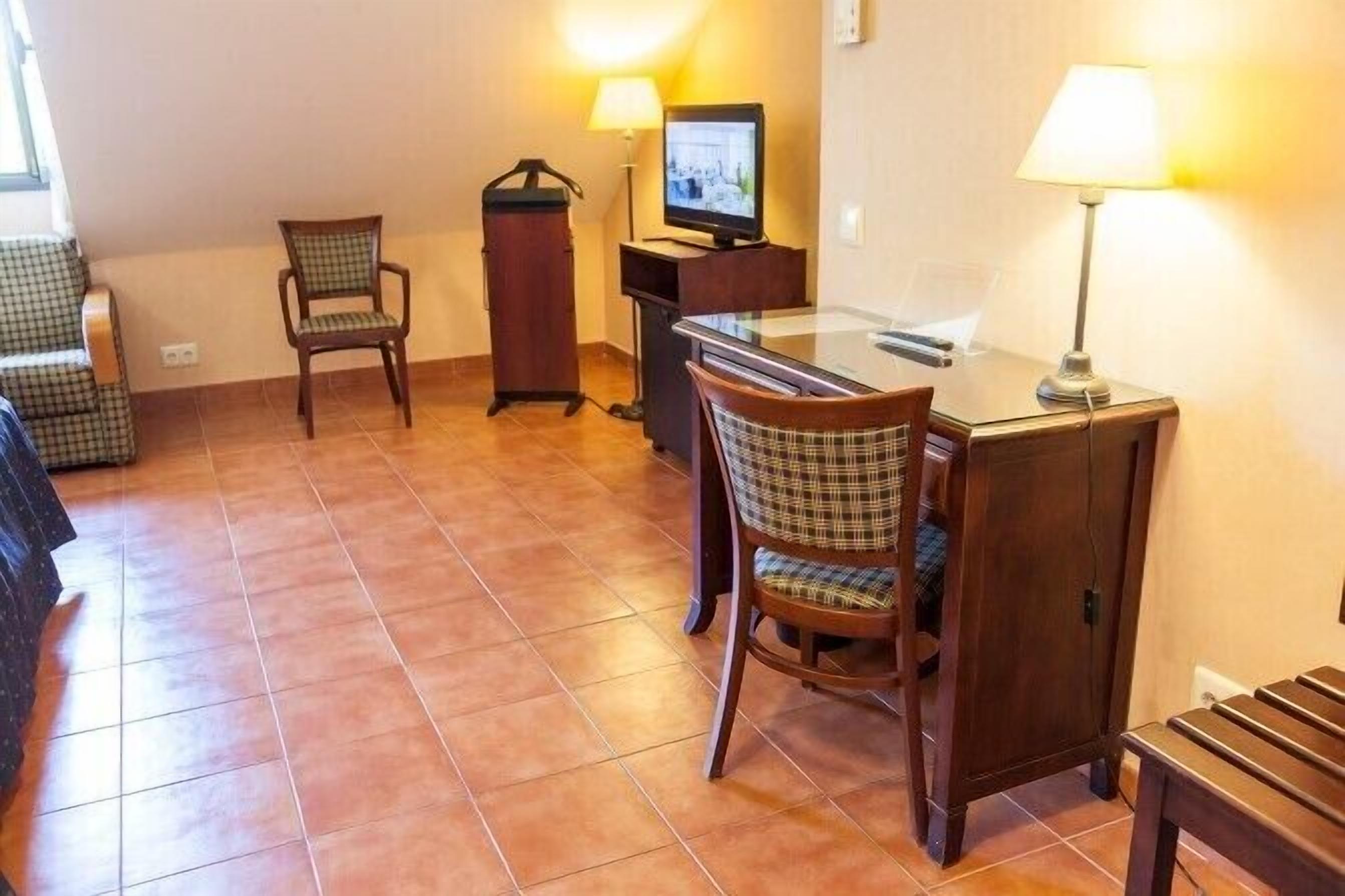 0-inch flat-screen tv with digital channels, tv