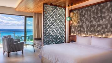 Platinum King Junior Suite Ocean Front- 2 kids/teens stay free | Minibar (free items), in-room safe, desk, laptop workspace
