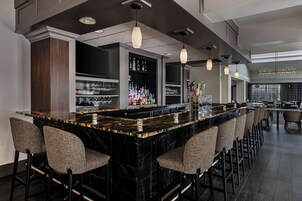 Serves lunch, dinner, and happy hour