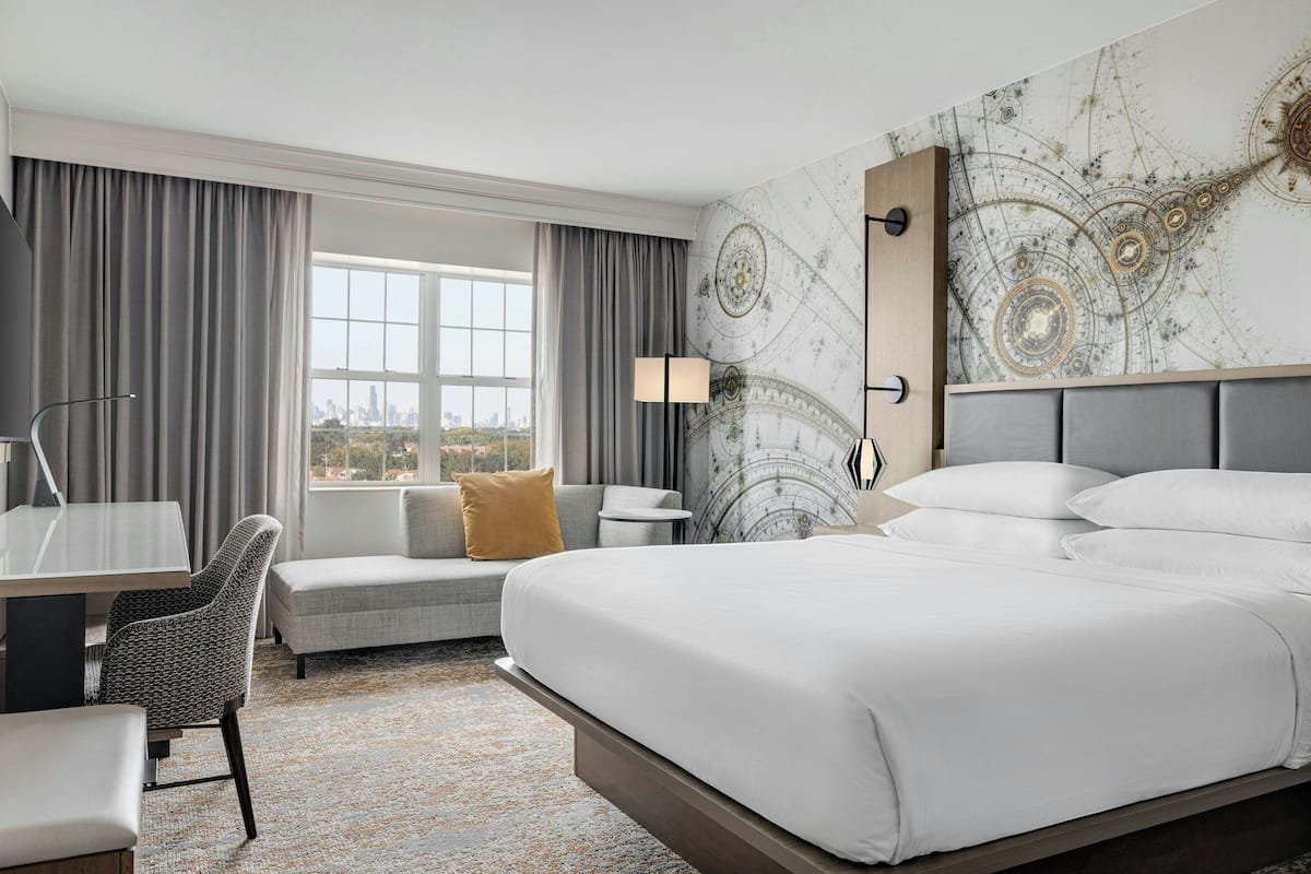 Suite, 1 King Bed with Sofa bed | Premium bedding, in-room safe, desk, iron/ironing board