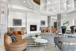 Serves lunch, dinner, and happy hour