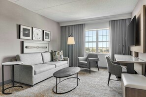 Executive Suite, 1 King Bed with Sofa bed | Living room