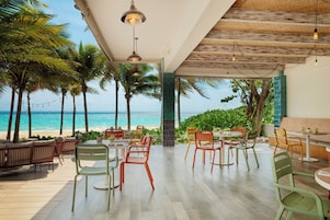 5 restaurants; breakfast, lunch, and dinner served