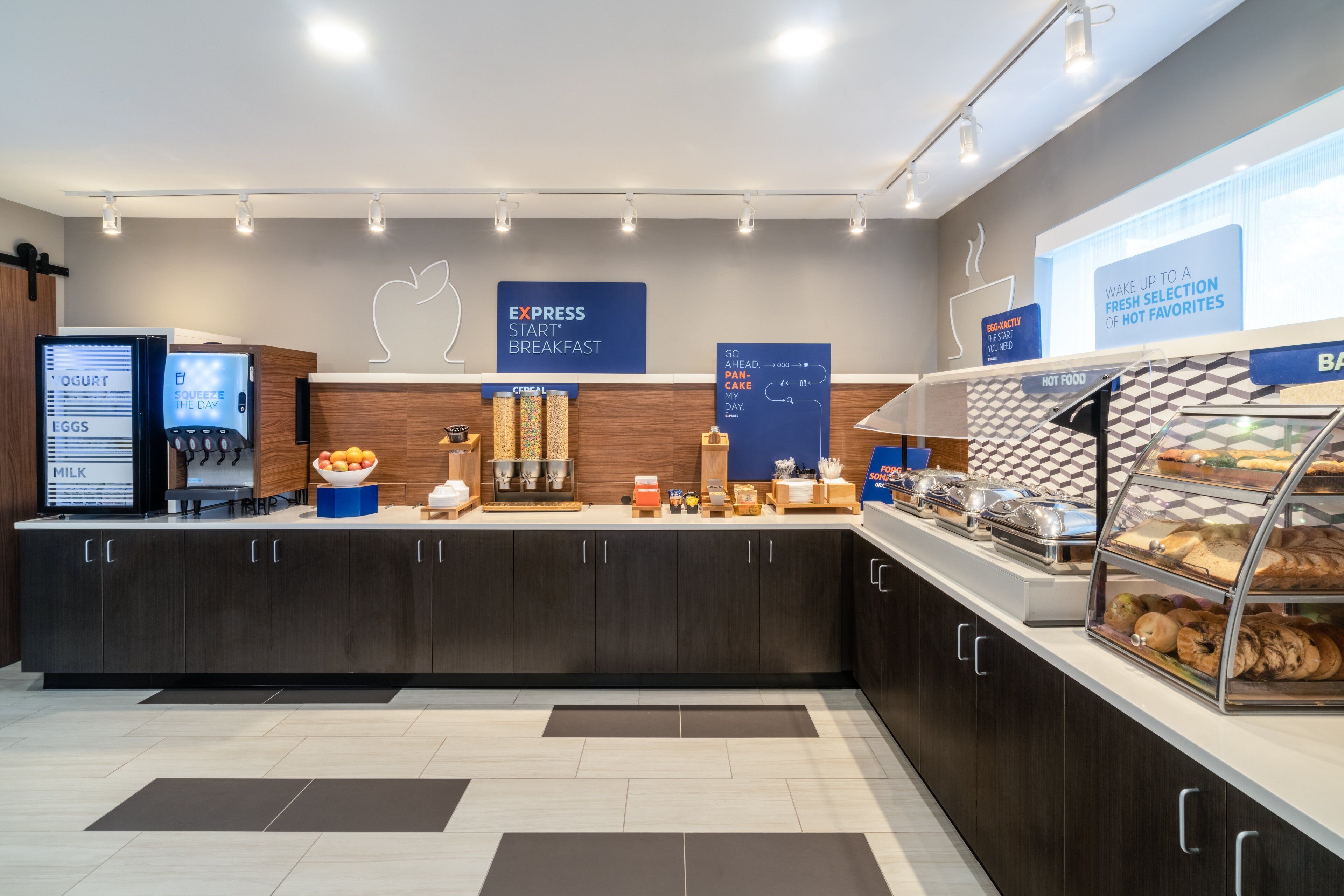 free buffet breakfast