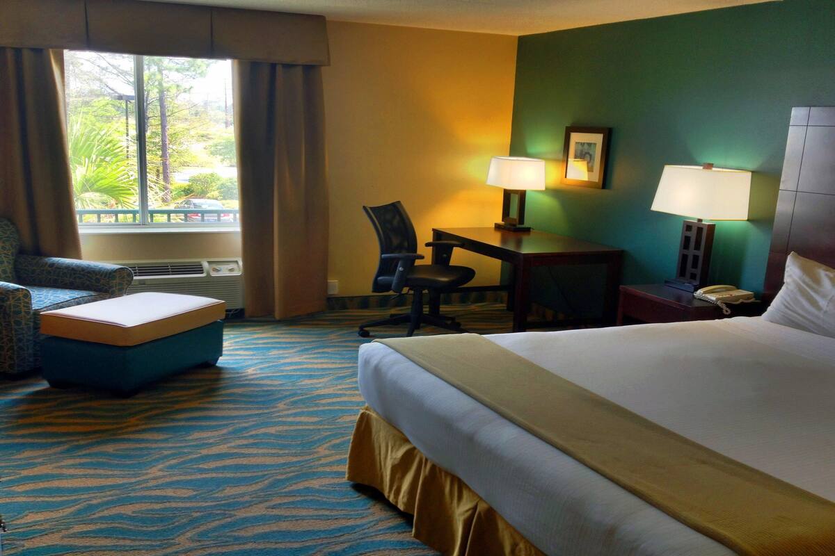 In-room safe, desk, iron/ironing board, free cots/infant beds