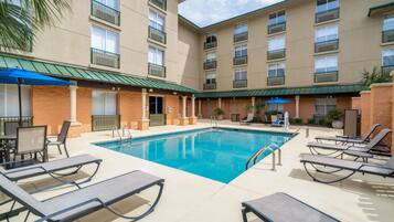 Outdoor pool, pool loungers