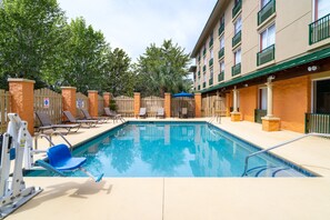 Outdoor pool, sun loungers