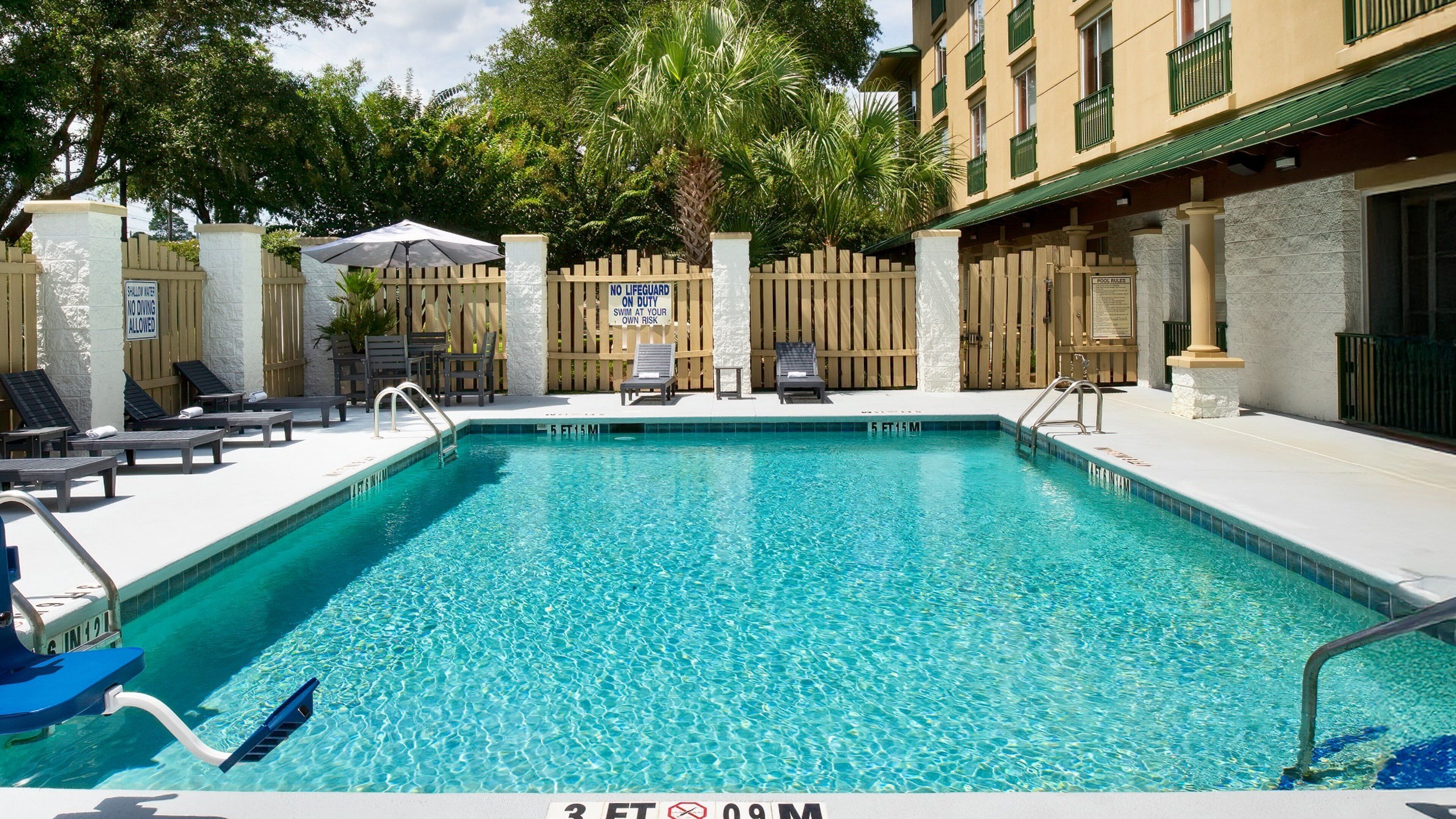 Outdoor pool, pool loungers