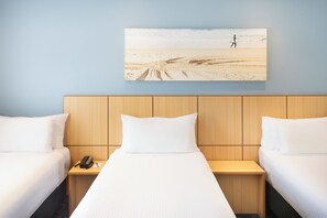 Standard Triple Room, 3 Twin Beds | Premium bedding, in-room safe, desk, laptop workspace - Mercure Brisbane Garden City (Upper Mount Gravatt)