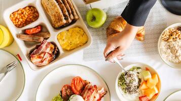 Sarapan bufet setiap hari (AUD 27.5 seorang)