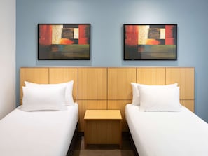 Standard Room, 2 Twin Beds | Premium bedding, in-room safe, desk, laptop workspace