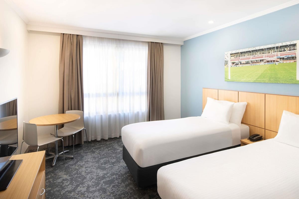 Standard Room, 2 Twin Beds | Premium bedding, in-room safe, desk, laptop workspace