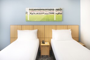 Standard Room, 2 Twin Beds | Premium bedding, in-room safe, desk, laptop workspace