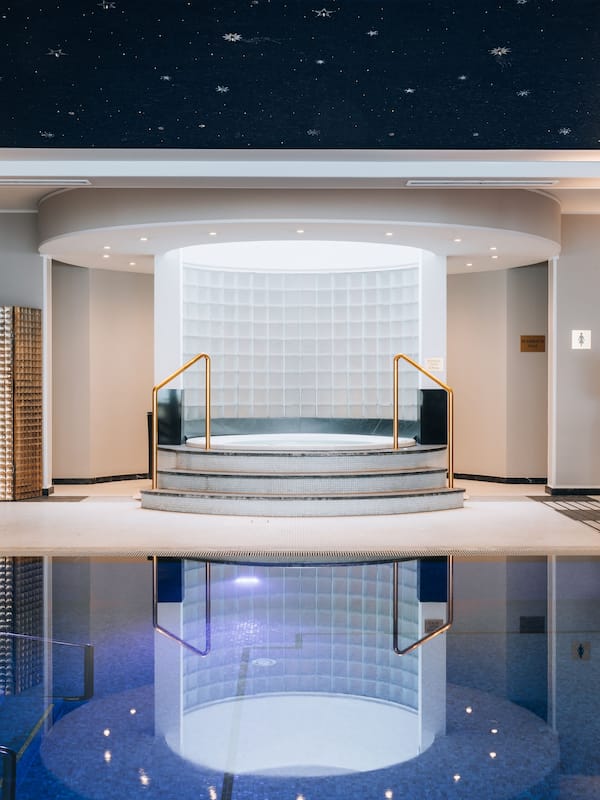 Indoor pool, pool loungers
