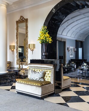 Sala de estar en el lobby