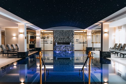 Indoor pool, pool loungers