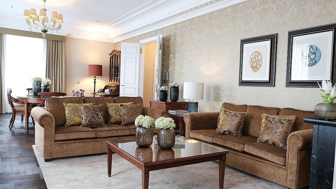 Área de sala de estar | Televisión de pantalla plana de 82 cm con canales vía satélite 