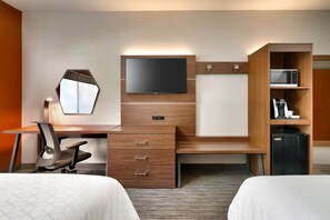 Desk, laptop workspace, blackout curtains, iron/ironing board - Holiday Inn Express Billings by IHG (Billings)