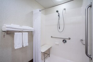 Hair dryer, towels - Holiday Inn Express Hanover by IHG (Hanover)