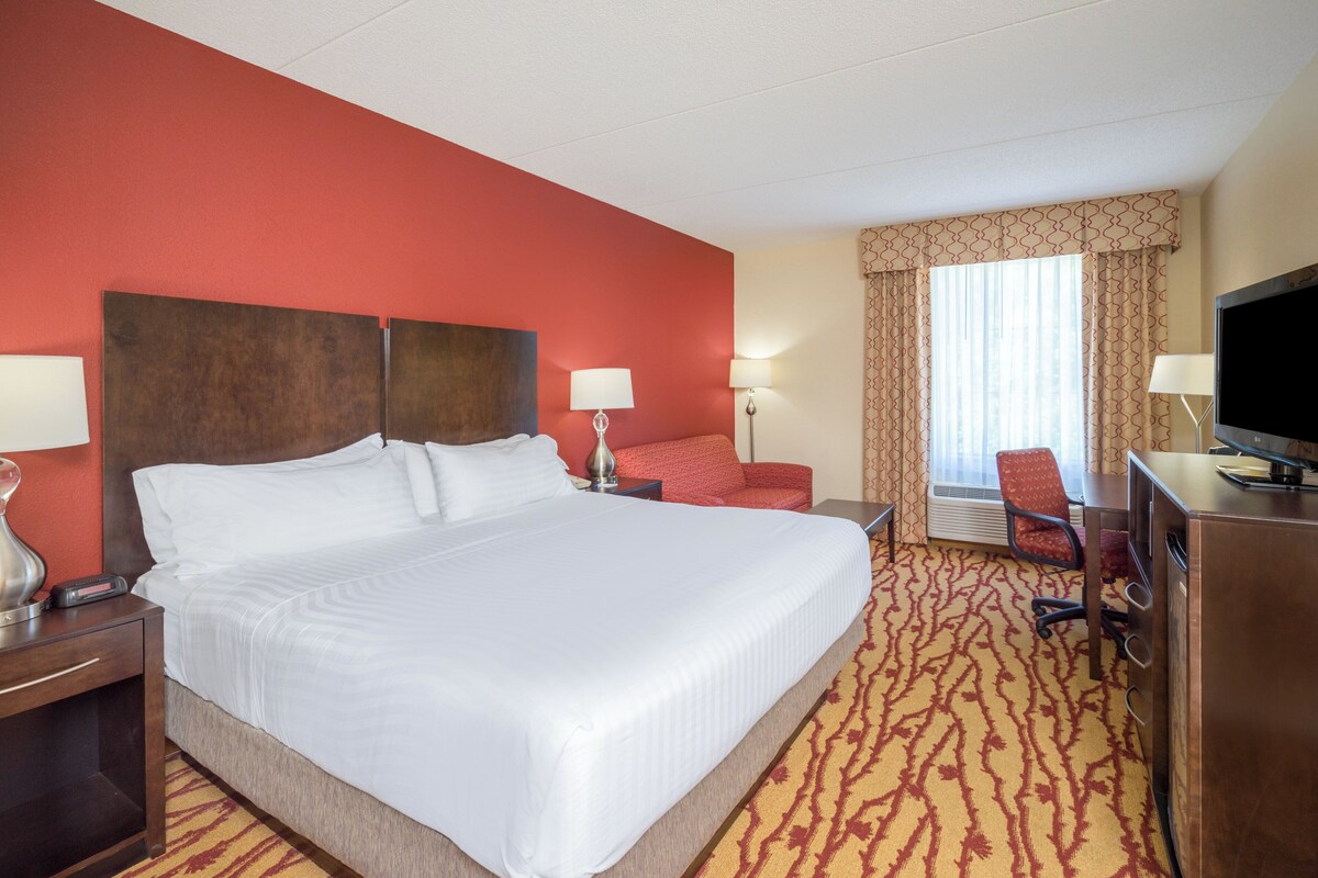 Standard Room, 1 King Bed with Sofa bed | Desk, blackout curtains, iron/ironing board, free cots/infant beds