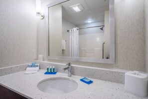 Hair dryer, towels - Holiday Inn Express Hanover by IHG (Hanover)