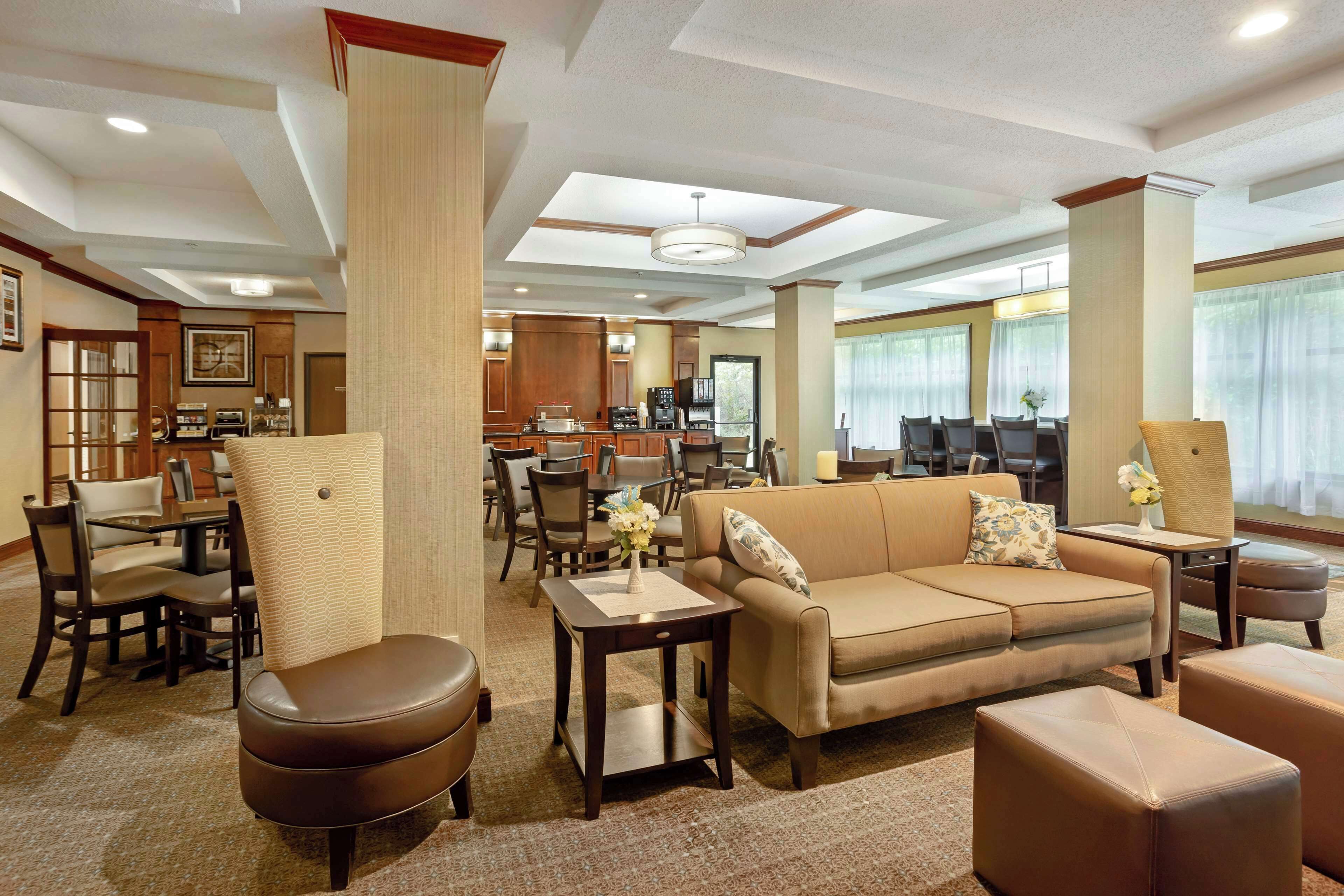 free daily full breakfast