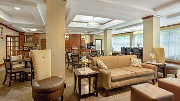 TĂ€gliches inbegriffenes groĂes FrĂŒhstĂŒck