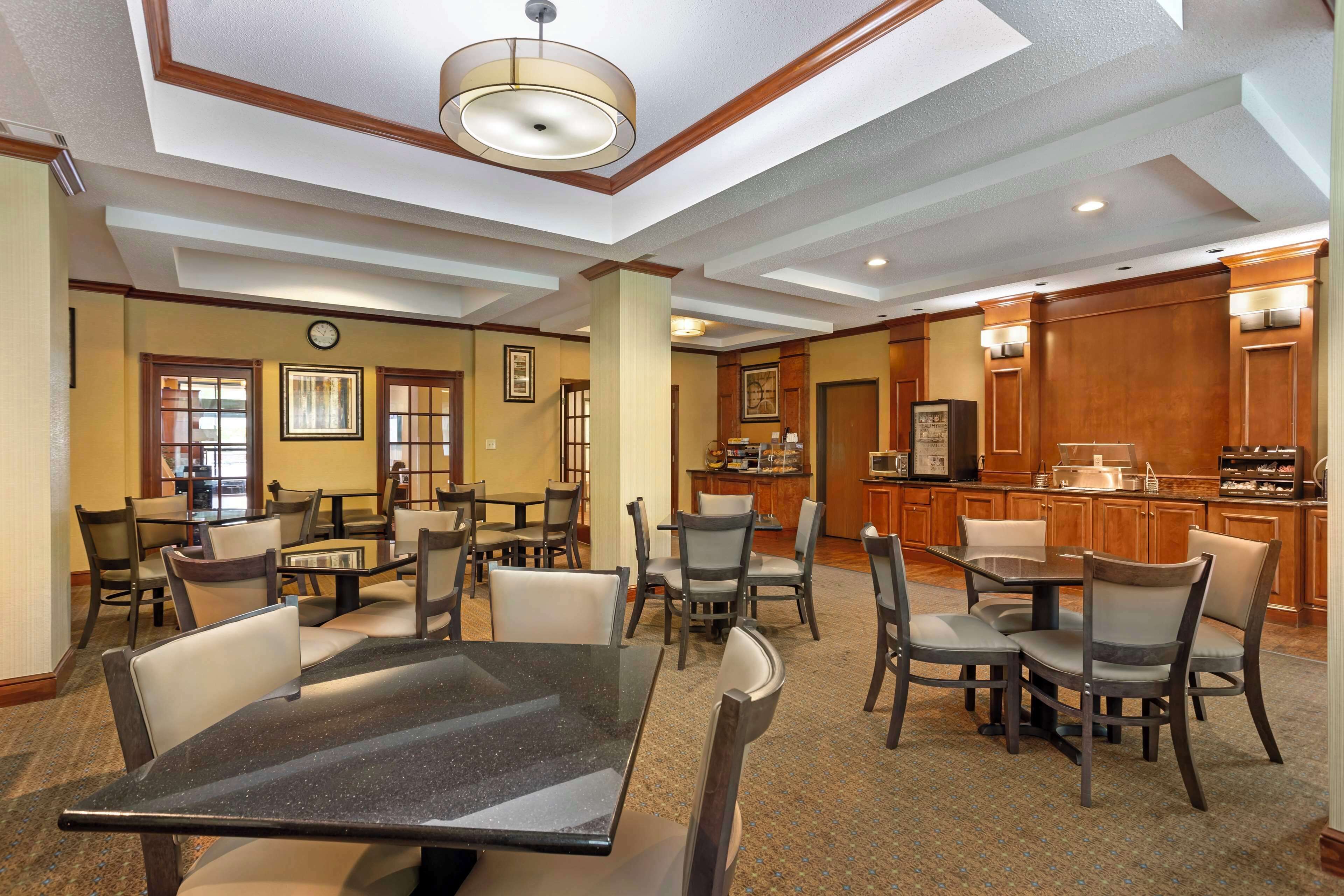 free daily full breakfast