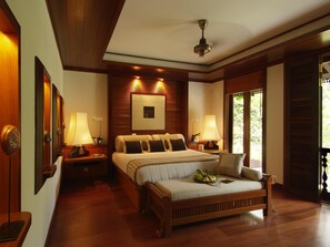 Room (Bumbung) at Upstairs | 1 غرفة نوم وأسرّة بطبقة علوية مريحة وميني بار وخزنة داخل الغرفة