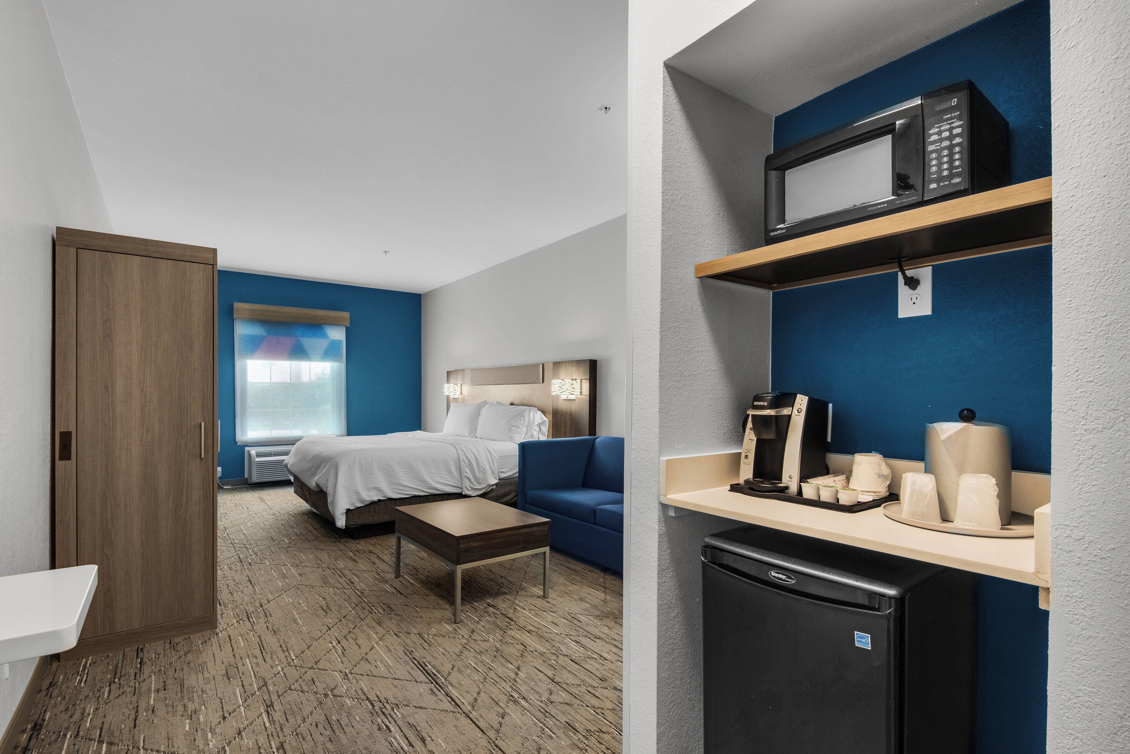 1 bedroom, in-room safe, desk, blackout curtains