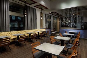 Ze serveren er ontbijt en diner 