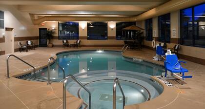 Holiday Inn Express & Suites New Berlin by IHG